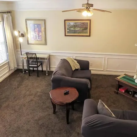 3 Bedroom Townhouse, Less Than 1 Mile From The Masters